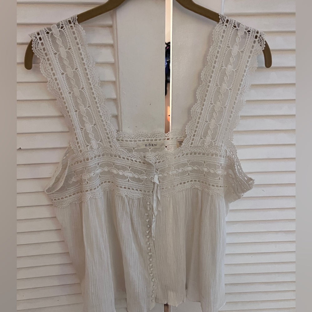 DÔEN flowy lace button up sleeveless shirt size L